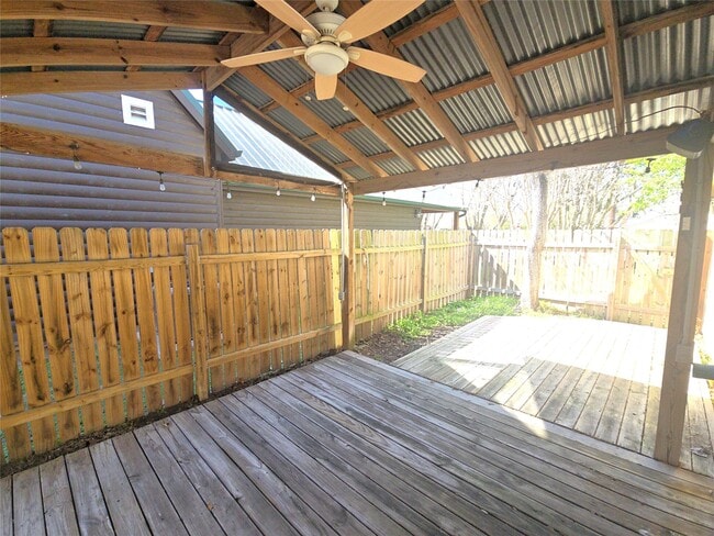 Building Photo - 409 Commerce St