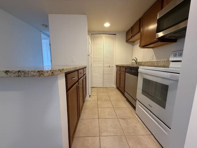 Building Photo - 7 Fairways Cir