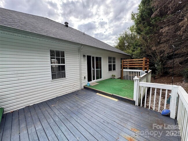 Building Photo - 3802 Cassidy Dr