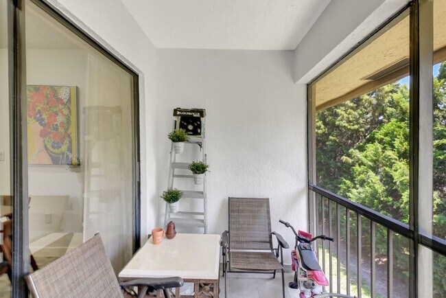 Building Photo - 5151 W Club Cir
