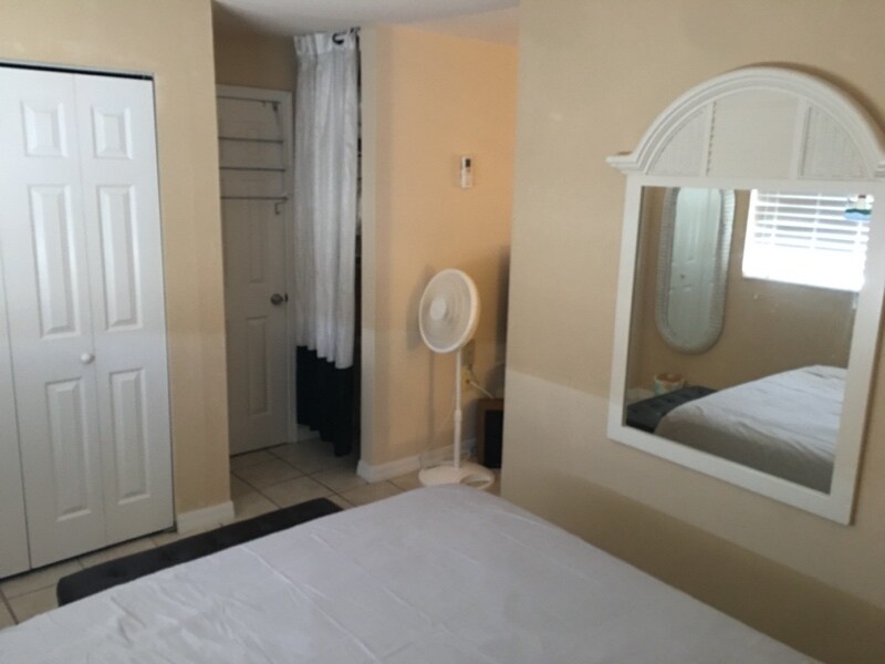 Building Photo - 211 Circle Dr