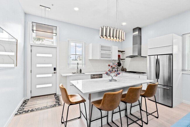 Building Photo - 108-110-110 Trenton St