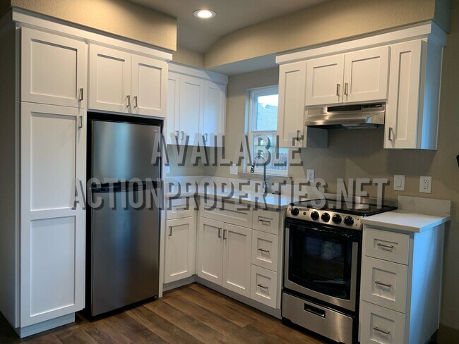 Building Photo - Central Rosville Home- 1 Bed, 1 Bath House - Appliances Included