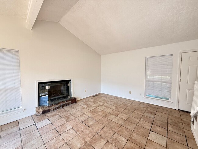 Building Photo - 4313 S Maplewood Ave