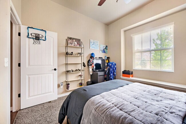 Building Photo - 6134 Rennert Dr