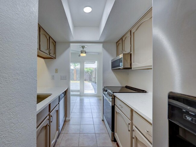 Building Photo - 1710 Cinnamon Path