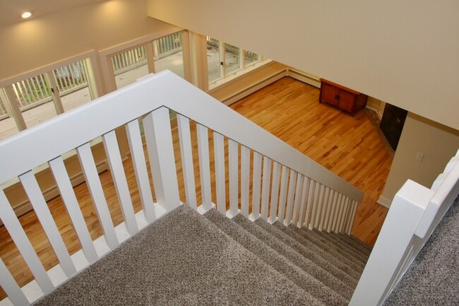 Building Photo - 202 N Ridge Run