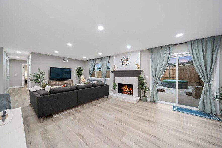 Building Photo - 9827 San Diego St