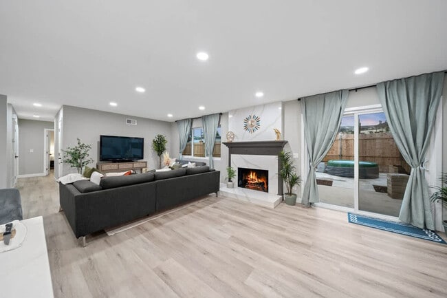 Building Photo - 9827 San Diego St