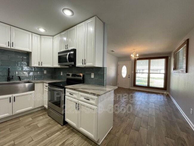 Building Photo - 1340 Bellonia Dr