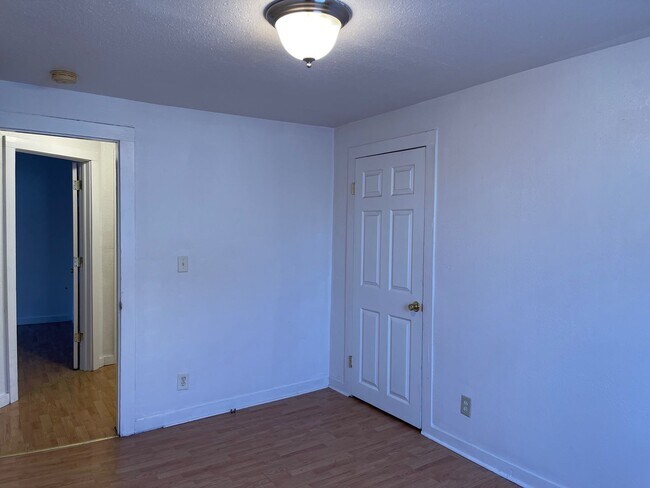 Building Photo - Adorable 3 Bedroom Home