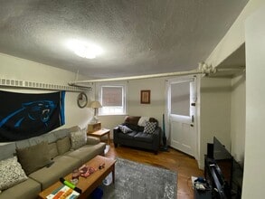 Building Photo - Large ground level 1 bed in a prime location in Brookline!