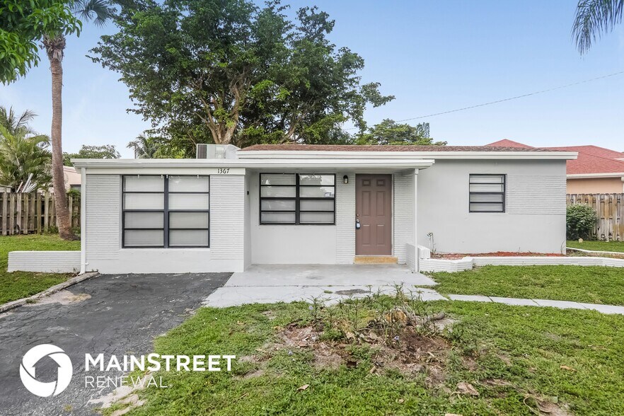 Primary Photo - 1367 NE 27th St