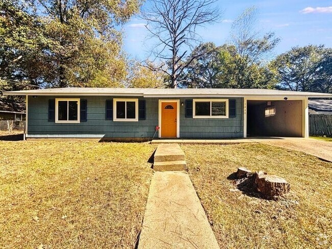 Building Photo - 1460 Woody Dr