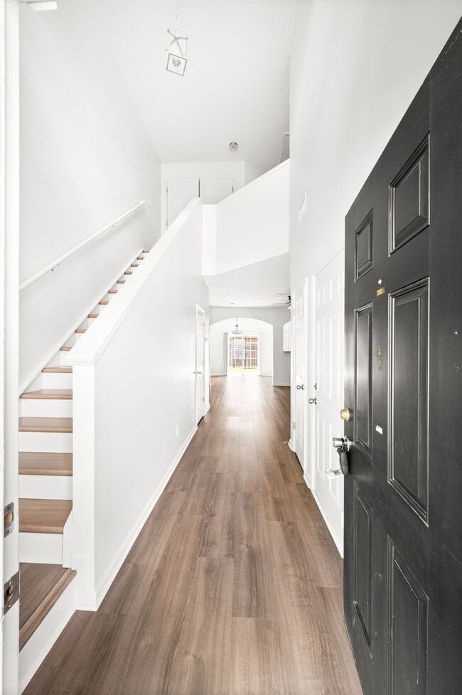 Building Photo - Stunning 3BR/2.5BA Updated Townhome in Pri...