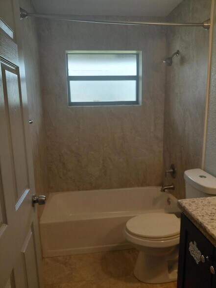 Building Photo - 1322 Pines Ln