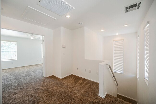 Building Photo - 3 Bedroom, 2.5 Bath Two-Story Home Located In The Charming Southwest Area!