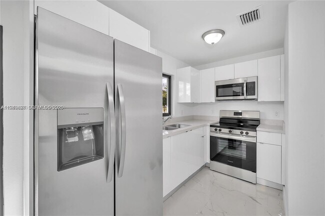 Building Photo - 673 NW 14th St