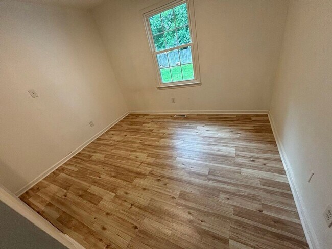 Building Photo - 163 Alva Cir