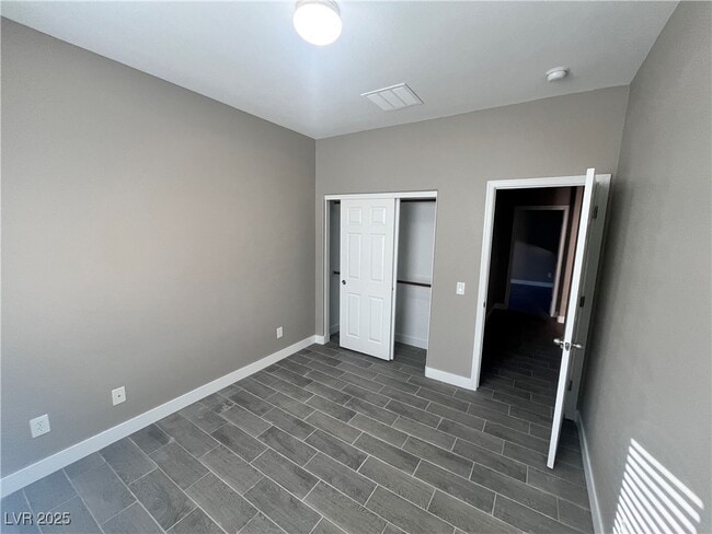 Building Photo - 7136 Crescentville Ave