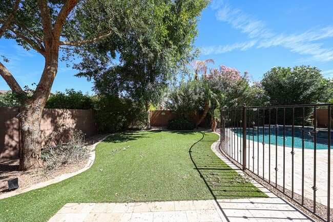 Building Photo - 2744 E Donato Dr