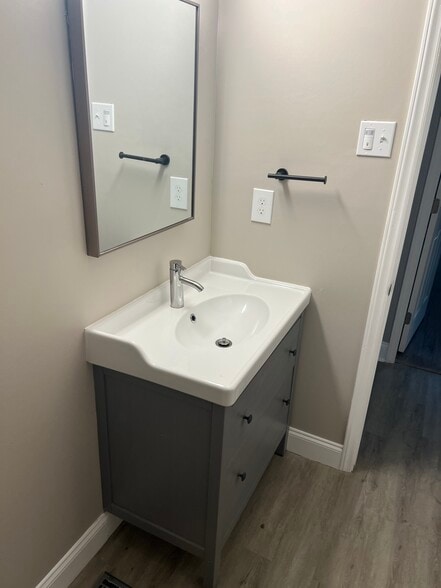 Building Photo - 229 Glenrock Dr