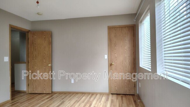 Building Photo - 1108 NE Beaumont Ln