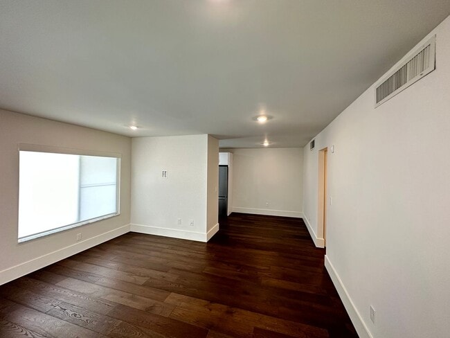 Building Photo - Renovated 2 Bed, 2 Bath Condo in Lakeside Community of Lake Maitland Terrace!!