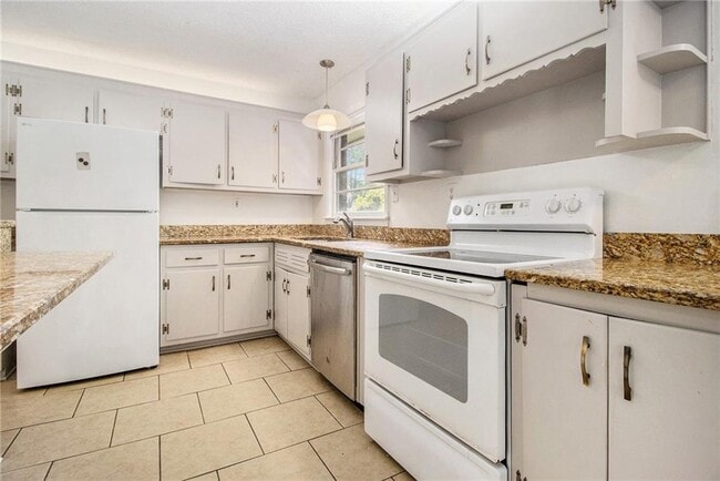 Building Photo - 1174 Arborvista Dr NE
