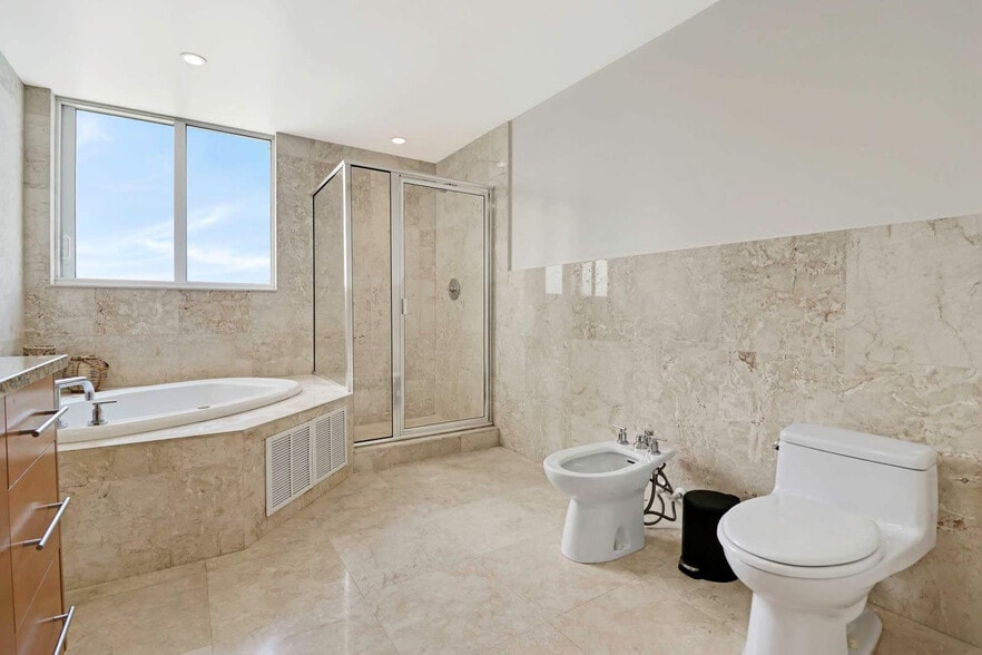 Building Photo - 7939 East Dr