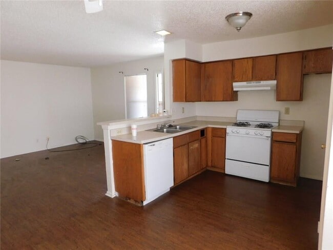 Building Photo - 2205 Leah Cove