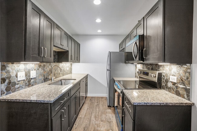 Building Photo - 535 Pasadena Ave