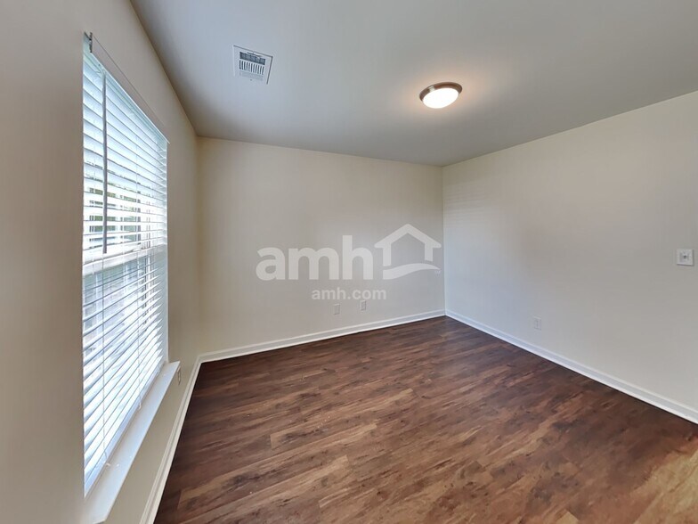 Building Photo - 4204 Birch Dr