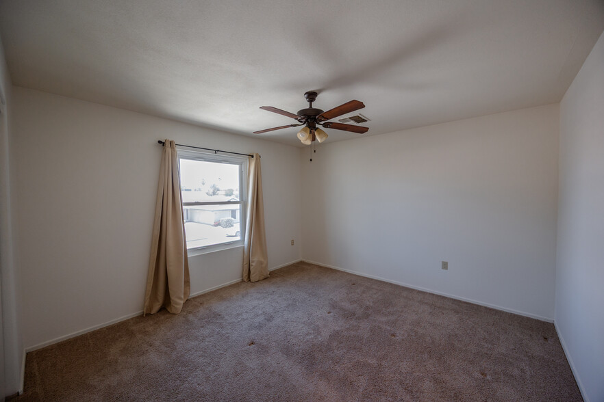 Building Photo - 1421 W Camino Ct