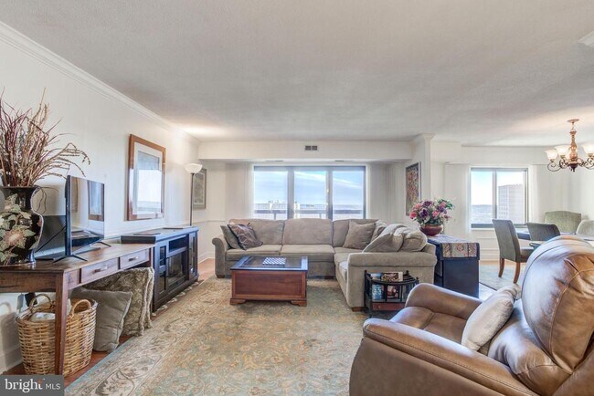 Building Photo - 307 Yoakum Pkwy