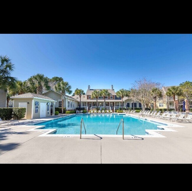 Building Photo - 1600 Long Grove Dr