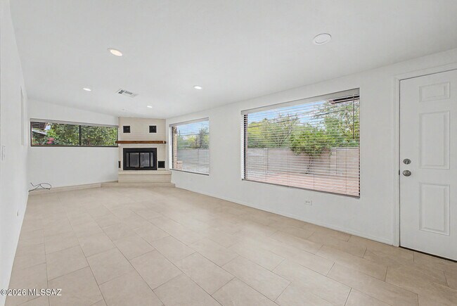 Building Photo - 5120 E Alberta Dr