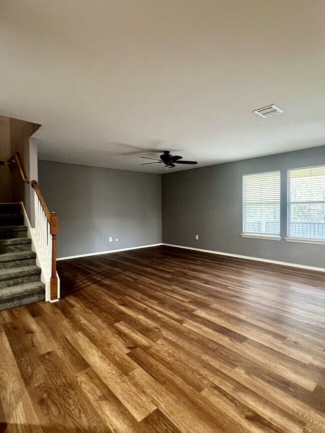 Building Photo - 9411 Rainbow Creek