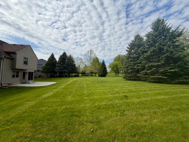 Building Photo - 6961 Suncrest Dr