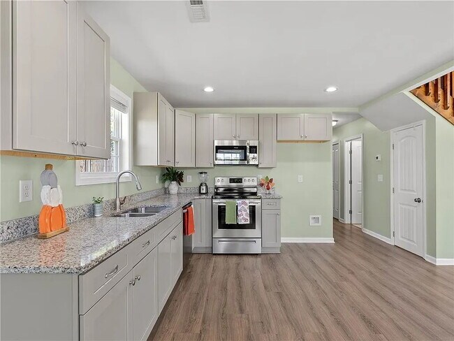 Building Photo - Beautiful 3 Bedroom Home in Country Setting