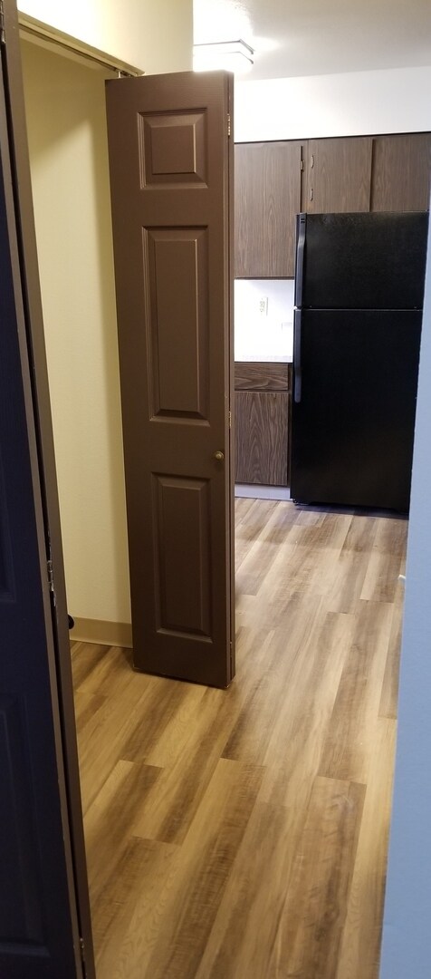 Building Photo - 757