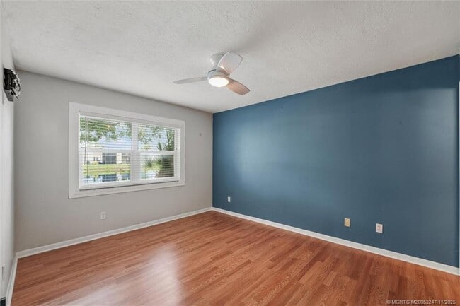 Building Photo - 3151 SE Aster Ln