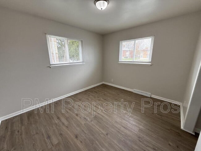 Building Photo - 7701 W Hampton Ave