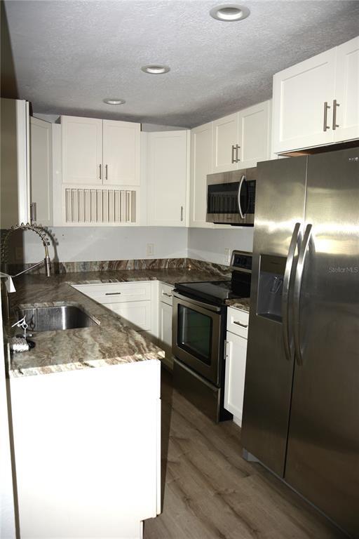 Building Photo - 670 16th Ave S