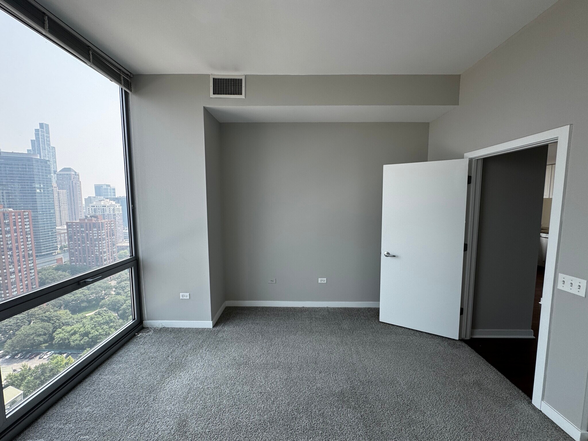 Building Photo - 732 S Clark St