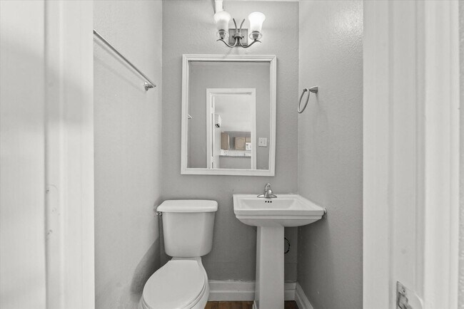 Building Photo - 927-929 S Rosemont Ave