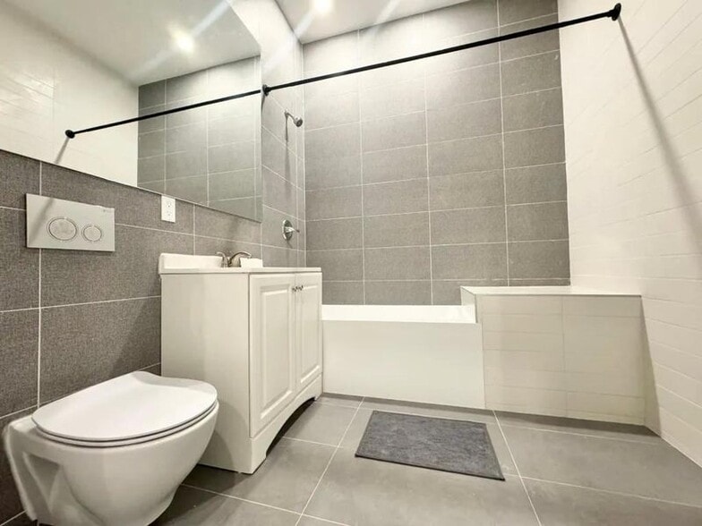 Building Photo - Nice room in a good neighborhood