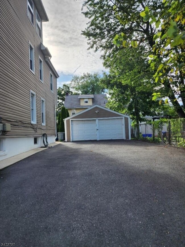 Building Photo - 10 Westcott St