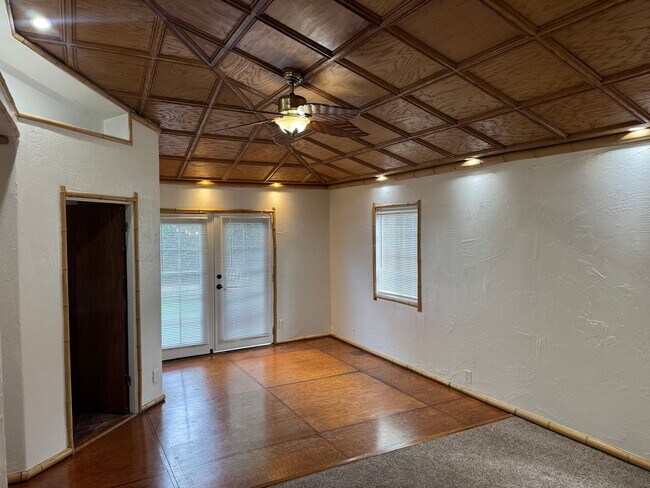 Building Photo - Exquisite Family Home