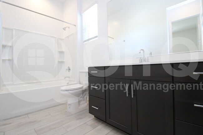 Building Photo - 3871 E Rainbow Dr